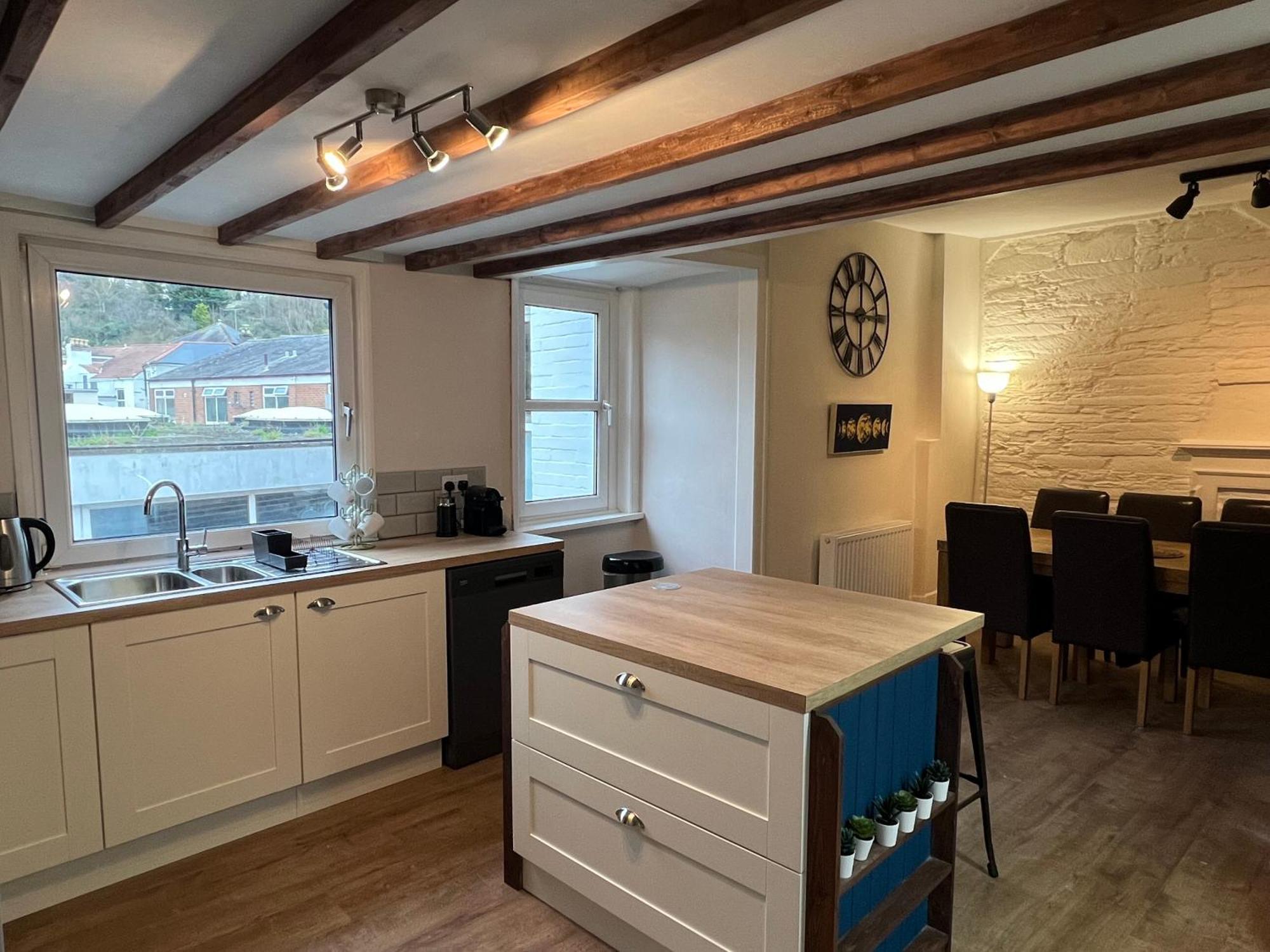 A Spacious 2 Bed Flat In Kingsbridge Town Exterior photo